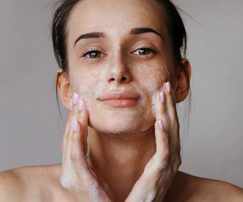 Quels sont les bienfaits du gluconate de zinc contre l’acné ?